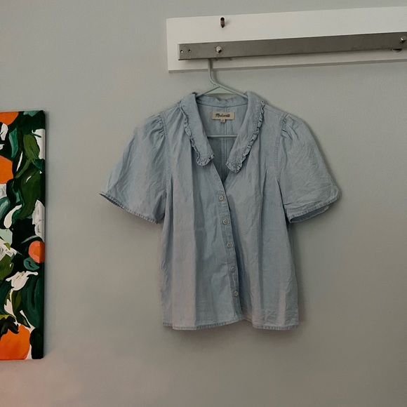 Madewell Tops - Madewell blue chambray cotton  button down blouse( 0=XS)